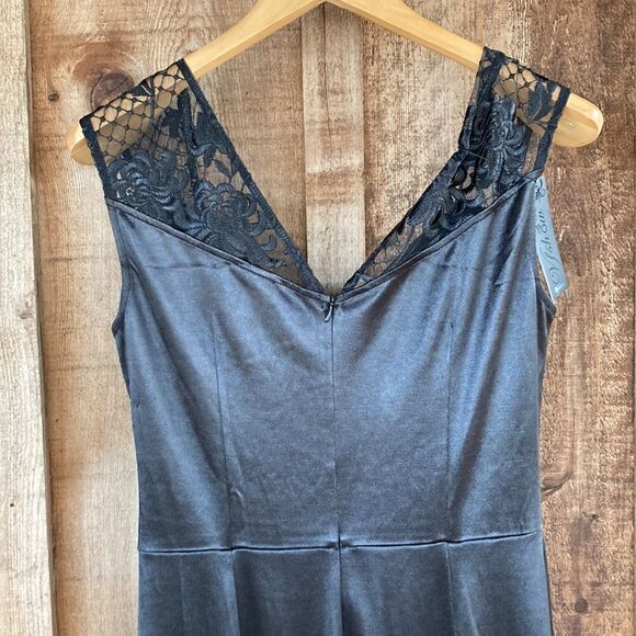 Elegant Black Maxi Dress - Picture 11 of 16